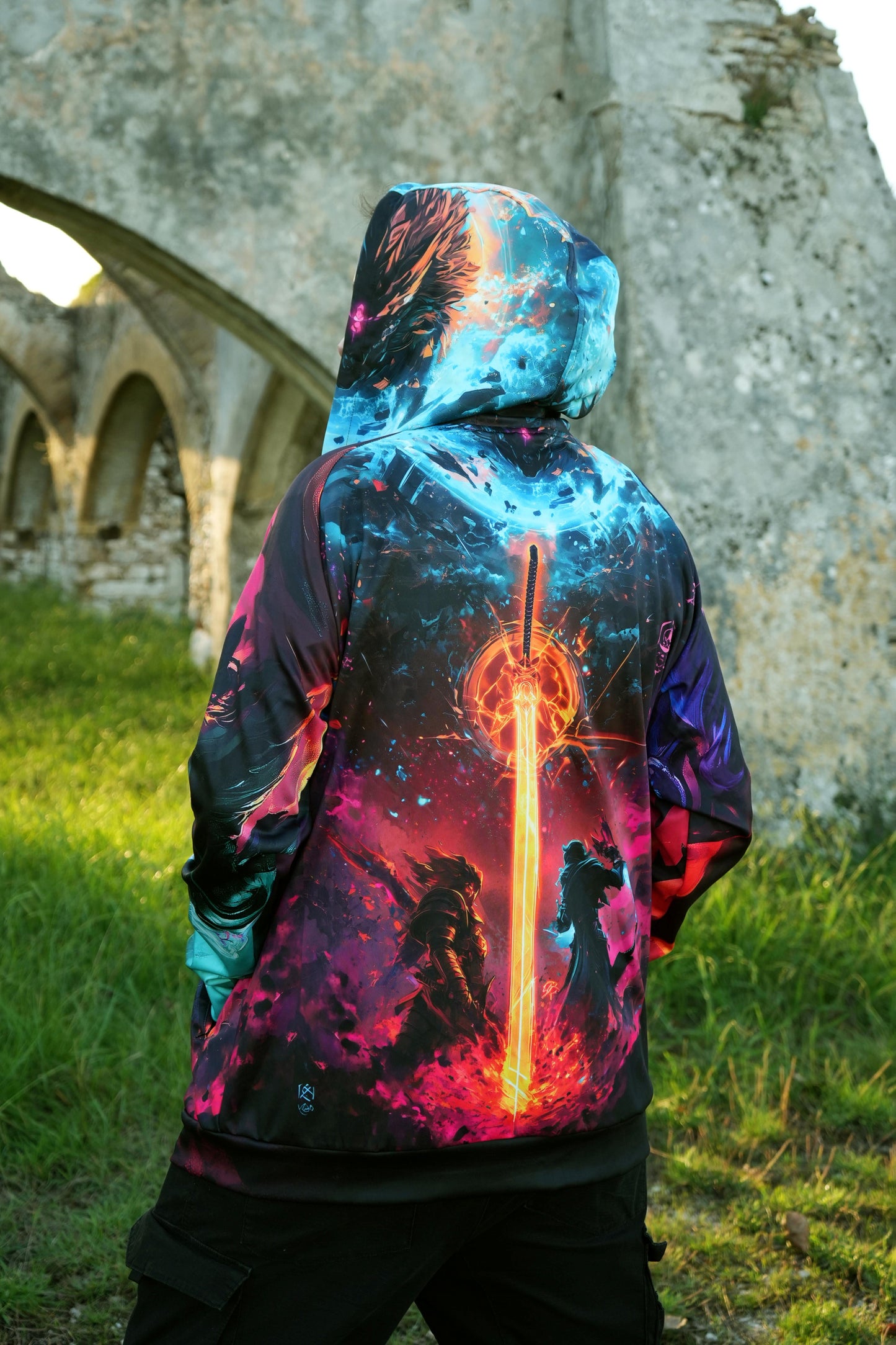 Unisex zipper gamer hoodie with fantasy war scene – League-inspired design
MOBA-themed graphic hoodie with cinematic artwork – back view
Thirion war scene hoodie worn by male and female model – cosplay-ready look