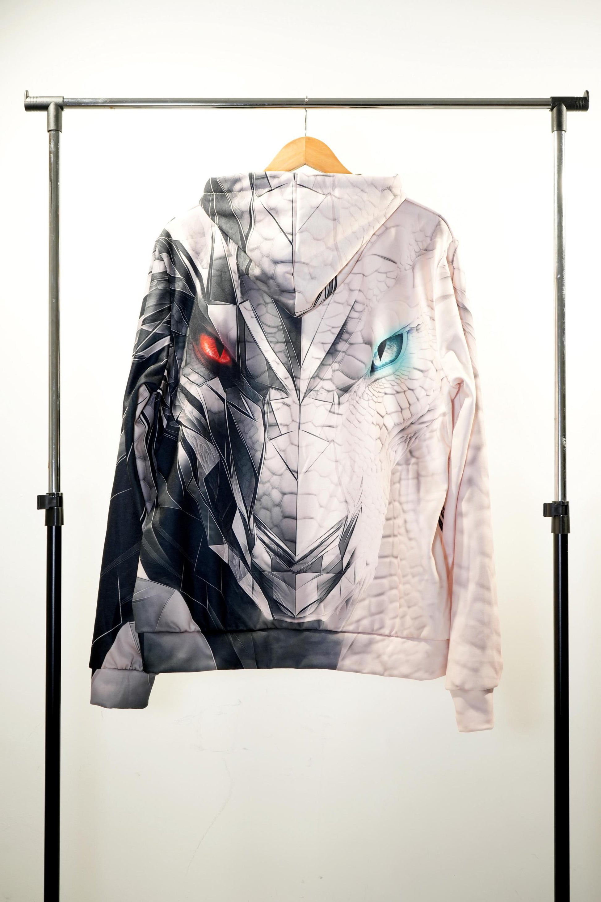 Unisex fantasy RPG hoodie featuring dragon-inspired artwork
Cozy fleece gamer hoodie with ice/fire motif – Thirion collection
Urban dragon hoodie for RPG fans – Final Fantasy style design
Dragon eye hoodie in blue and white colorway – gamer fashion piece